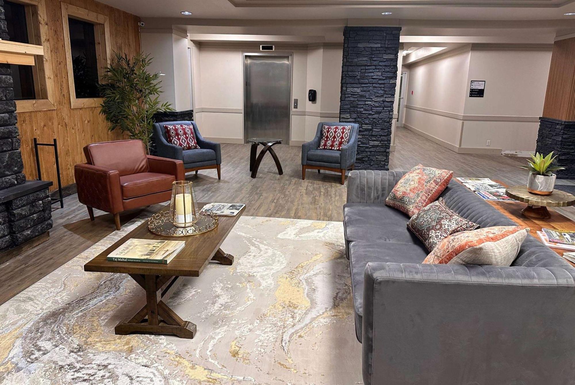 Ramada By Wyndham Estevan Esterno foto