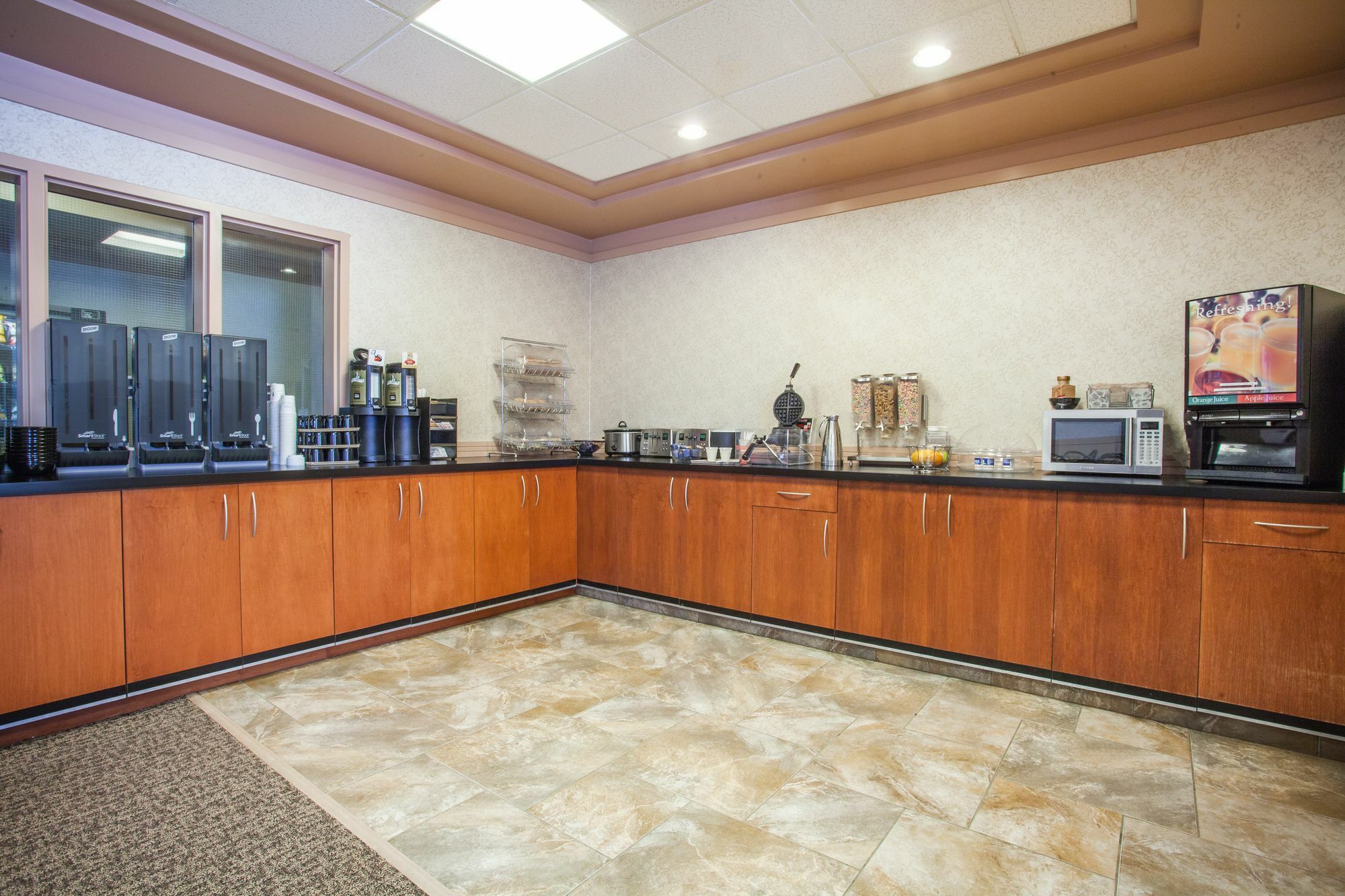 Ramada By Wyndham Estevan Esterno foto